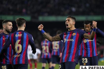 El delantero brasileño Barcelona, Raphinha celebra su gol /andina.pe