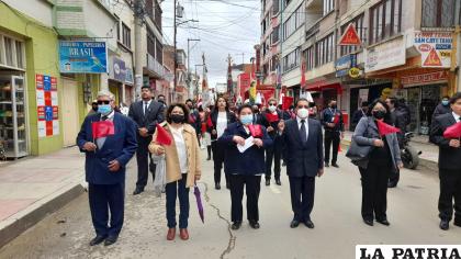 Directorio de la FEPO encabeza desfile cívico /Cortesía