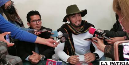 Franco De La Cuenca con su abogado en Oruro 
/LA PATRIA