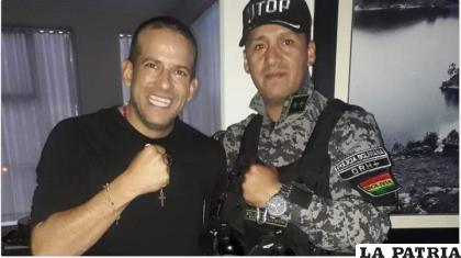 El boxeador y policía junto a Fernando Camacho en 2019 /RR.SS.