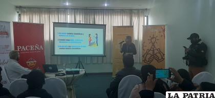 Jornada de capacitación con vendedoras ambulantes /LA PATRIA