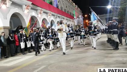 Imponente banda que acompañó a quienes desfilaron
