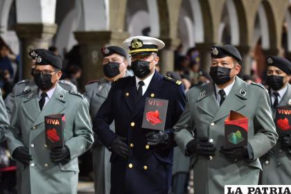 Elegancia de las autoridades castrenses
