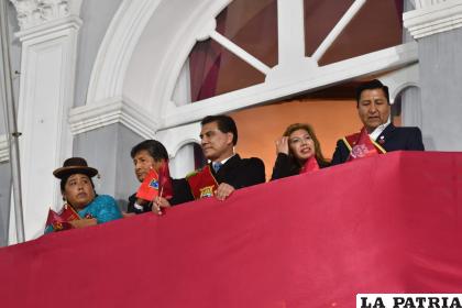 Autoridades en el palco de la Gobernación
