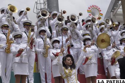 Gallarda presentación de la banda de la U.E. ??Kantuta 3?