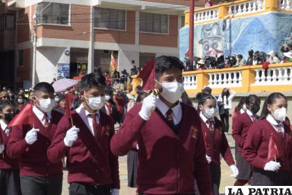 Estudiantes de la U.E. ??Abya Yala? adoptaron el rojo carmesí 