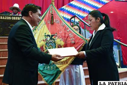 Entrega de reconocimientos a instituciones /LA PATRIA