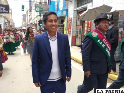Senador Rubén Gutiérrez, en desfile cívico 
/LA PATRIA