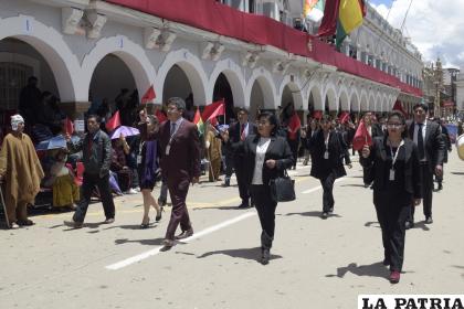 Todos llevaron sus mejores trajes para celebrar los 242 años de la Revolución del 10 de Febrero