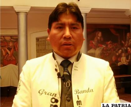 TEODORO RAMÍREZ CORIA
Es director y fundador de la Gran Banda Orquesta Impecables, tiene 17 años de experiencia en el ámbito musical y se destaca por su formación especial en el ámbito de la interpretación del instrumento Flis-corno Barítono.
Es licenciado en Cosmovisiones, Filosofías y Sicología de la Escuela Superior de Maestros (ESFM) ??Ángel Mendoza Justiniano? y técnico superior en Música de la Escuela Boliviana Intercultural de Música (EBIM)
Es compositor y arreglista de muchas canciones, aportó a la institución con diferentes arreglos y adaptaciones para su banda. Además, es instrumentista y dirige bandas estudiantiles, pero también tiene especialidad en informática musical.
Actualmente enseña en la U.E. San Juan de Dios de Challapata desde abril de 2018 hasta la fecha. 
