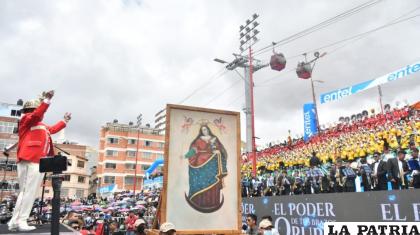 Los bronces dedicaron sus melodías a la Virgen del Socavón 
/Emilio Huáscar Castillo