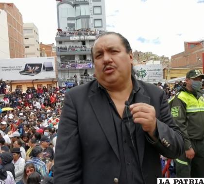 JOS? EDWIN HERRERA JAEN
??Soy parte del grupo Savia Andina y estar en el escenario de este festival ha sido indescriptible, pero también ser parte del público y disfrutar. Soy oriundo de Huanuni y me gustó mucho la alegría que irradia la gente orureña. Me gustó mucho la banda?. 