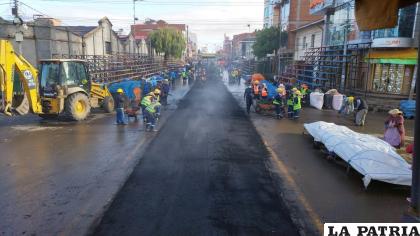 Recapado de las vías del tren de la avenida 6 de Agosto /SMIP