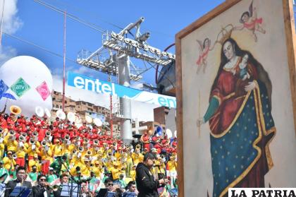 El público quiso mostrar su patriotismo con algunos símbolos
