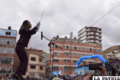 Romané Iñiguez, segunda mujer directora del festival, dirigió a más de 5.000 músicos