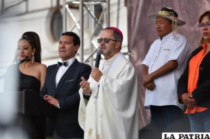 Monseñor Cristóbal Bialasik durante la bendición  /Emilio Huascar Castillo Illanes
