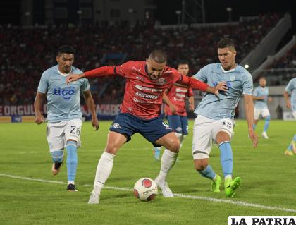 Los â€œaviadoresâ€ intentaron reaccionar, pero Aurora fue superior en el partido /APG