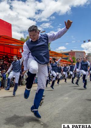 Los Caporales Centralistas rumbo al Santuario de la Virgen del Socavón