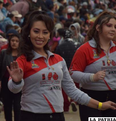 Caporales ENAF irradiaron sensualidad en la danza 
