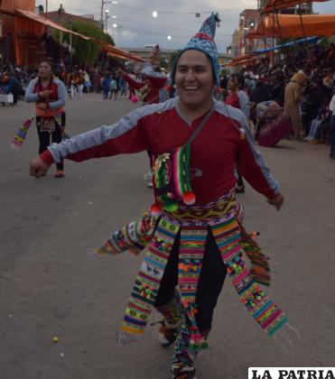 Tinkus Jairas se adueñaron de la entrada