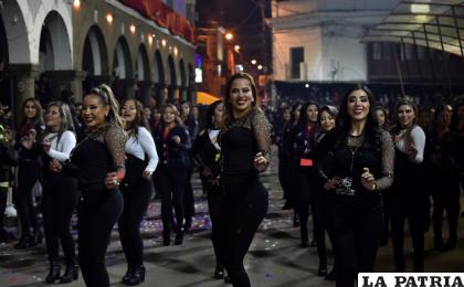 En la Plaza 10 de Febrero, ocurrió un desborde de emoción con los caporales San Simón