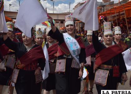 Cultura y folklore representada por la danza de los Phujllay 