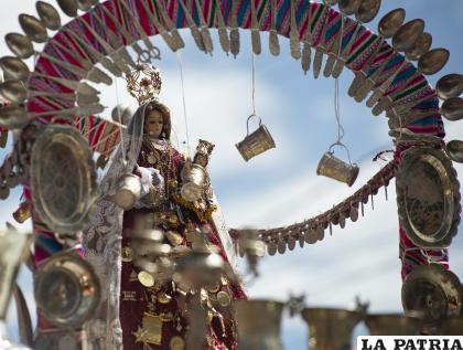 La ofrenda a la Virgen del Socavón, mediante la platería