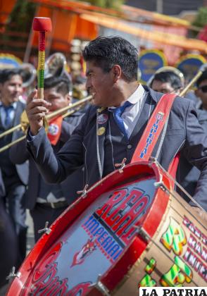 El ritmo se marcó con el bombo de la Real Imperial /LA PATRIA