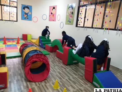 Aulas lúdicas de la Universidad Educativa ??Guido Villagomez? para niños con discapacidad múltiple /LA PATRIA