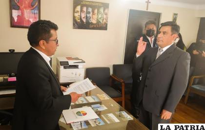 Arroyo fue posesionado por el defensor del Pueblo, Pedro Callisaya /DEFENSORÍA