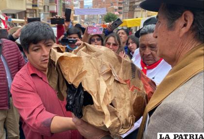 La Autentica entrega un rostro asado a la Morenada Zona Norte /LA PATRIA