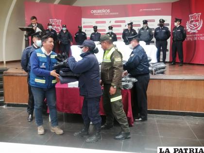 Entrega de uniformes a la Guardia Municipal 
/LA PATRIA