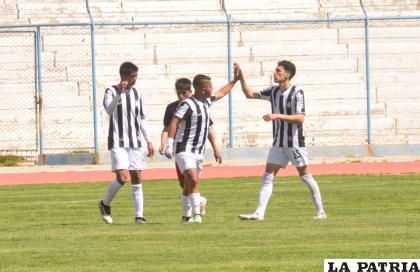 El decano marcó goles para todos los gustos /LA PATRIA
