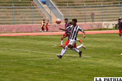Oruro Royal se queda en los primeros lugares de la tabla /LA PATRIA