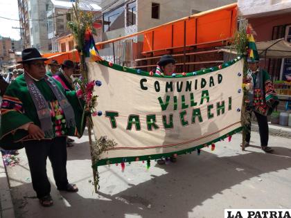 Comunidades presentan pancartas en base a telares cuidando el medio ambiente con material orgánico biodegradable   
