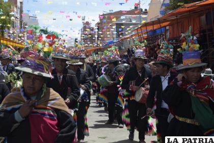 Multicolor alegra la vista en la presentación de los conjuntos autóctonos 