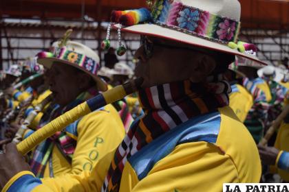 Músicos de Poopó resaltaron por su sincronía y armonía en la interpretación de sus melodías
