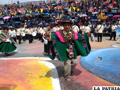 Autoridades originarias recibieron a los turistas con los brazos abiertos 
