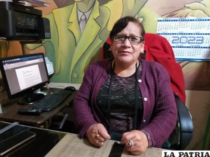 La Ejecutiva del Tercer Ciclo de la Federación de Maestros Urbanos, María Cristina Rojas, plantea diálogo /LA PATRIA  