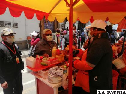 Inspección sanitaria a manipuladoras de alimentos /LA PATRIA