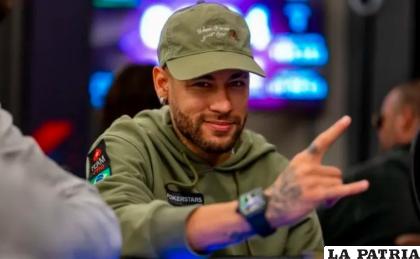 Neymar la pasó bien estos días jugando póker /bolavip.com