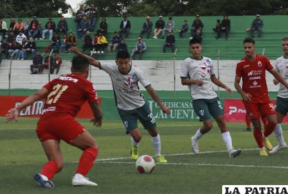 Real Tomayapo intentó con Rivaldo Méndez en la ofensiva /APG
