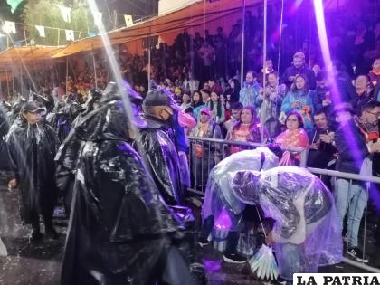 Controles de la Guardia Municipal en la ruta del Carnaval /LA PATRIA
