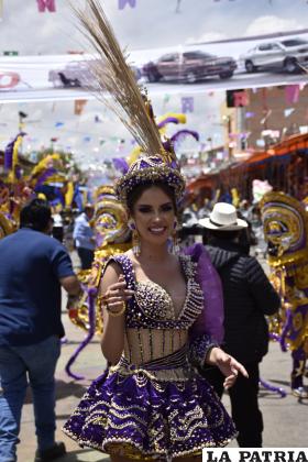 Belleza y sensualidad de las danzantes de la Morenada Central Oruro

