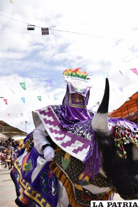 El toro es un personaje característico de la danza de los Waca Waca
