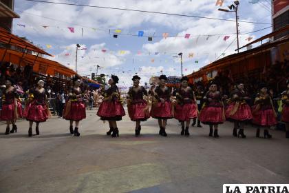 La Morenada Centra de Oruro y la elegancia de sus damas
