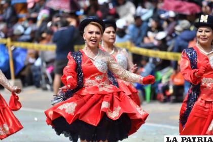 La centenaria Morenada Zona Norte y sus cholitas