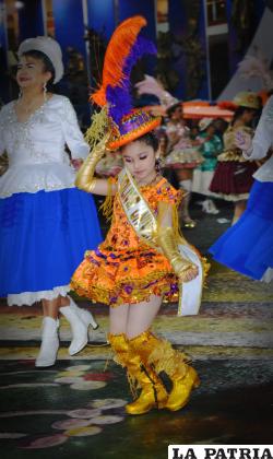 La belleza y carisma infantil formó parte del Carnaval de Oruro