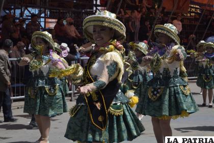 Al ritmo de la música, las damas de los ??Terribles Quirquinchos? movieron los hombros 