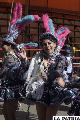 La belleza y derroche de alegría engalanó el Domingo de Corso de Carnaval